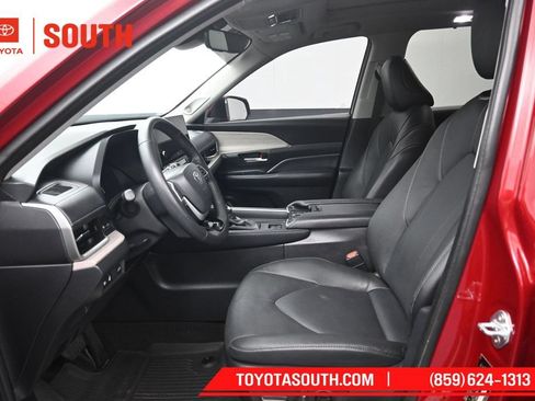 Used 2024 Toyota Grand Highlander AWD image 9