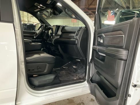 Used 2026 RAM 2500 Laramie AWD/4WD image 17