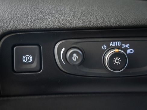 Used 2020 Buick Enclave Essence image 43