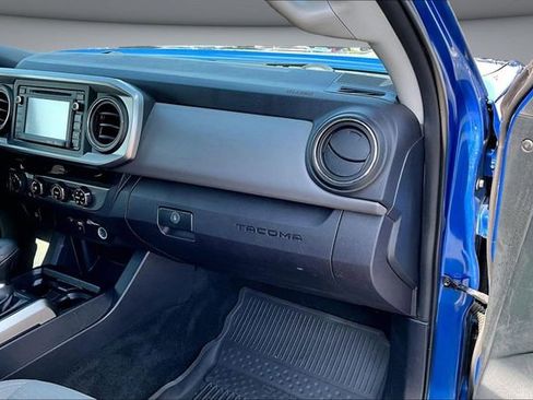 Used 2017 Toyota Tacoma SR5 image 25