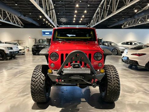 Used 2014 Jeep Wrangler Unlimited Rubicon w/ Max Tow Package image 8