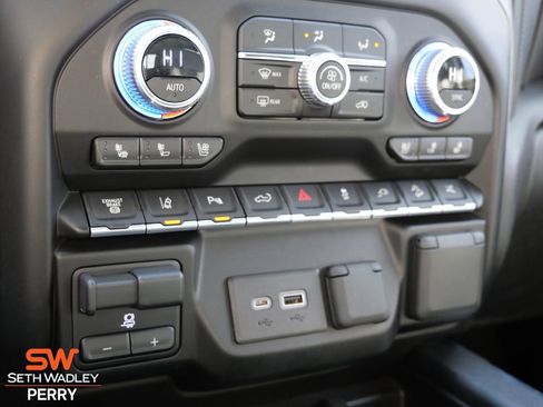 Used 2023 GMC Sierra 2500 Denali w/ Denali Ultimate Package image 23