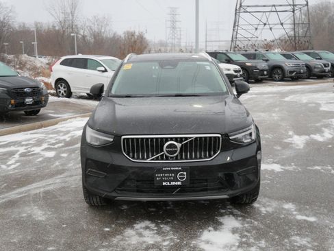Used 2025 Volvo XC40 B5 Core image 2