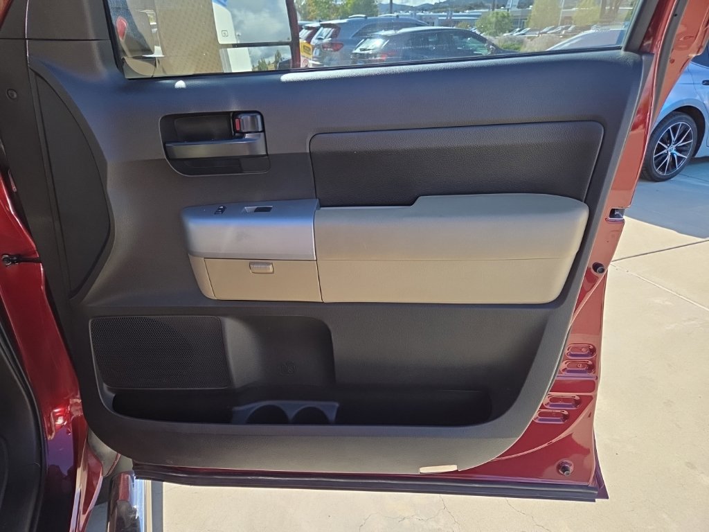 Used 2008 Toyota Tundra 4x4 CrewMax w/ Tow Pkg image 18