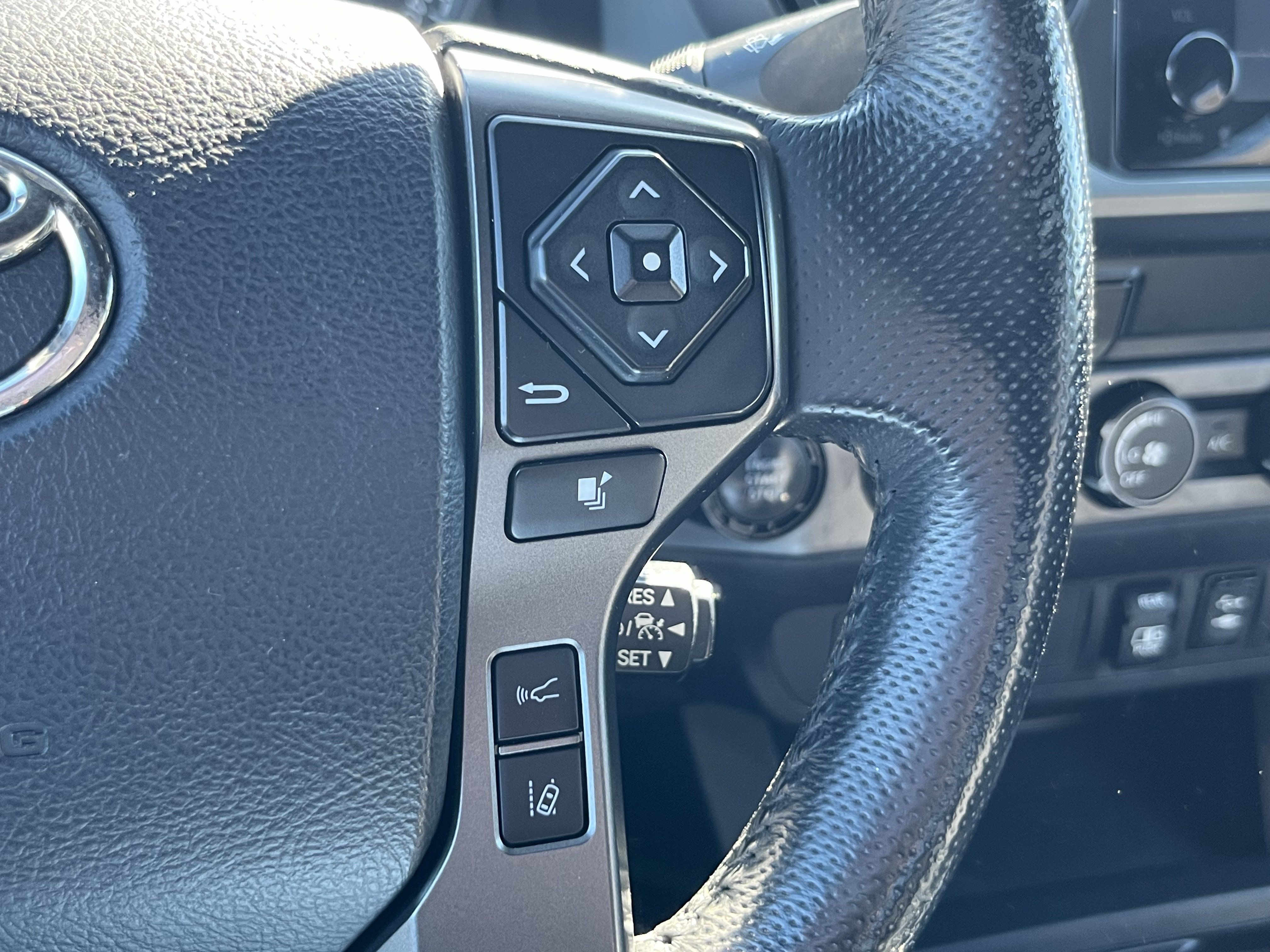 Used 2019 Toyota Tacoma TRD Off-Road AWD/4WD image 19
