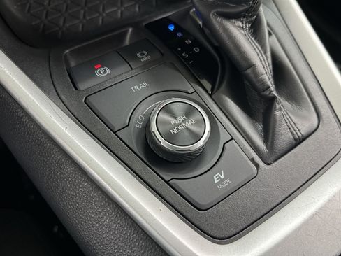 Used 2024 Toyota RAV4 LE AWD/4WD image 41