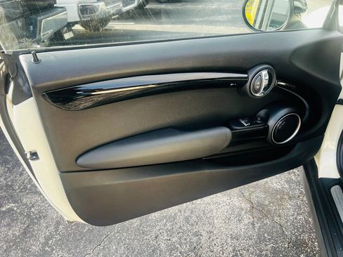 Used 2015 MINI Cooper S w/ Park Assistant Package FWD image 15