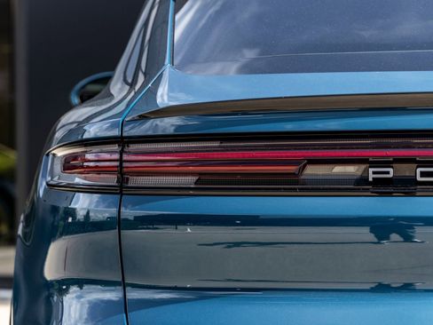 Certified 2025 Porsche Cayenne Coupe AWD/4WD image 14