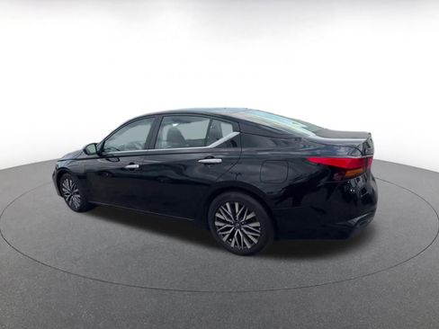 Used 2025 Nissan Altima 2.5 SV image 10