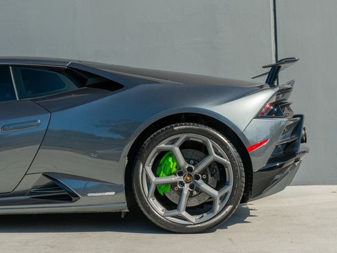 Used 2020 Lamborghini Huracan EVO image 17