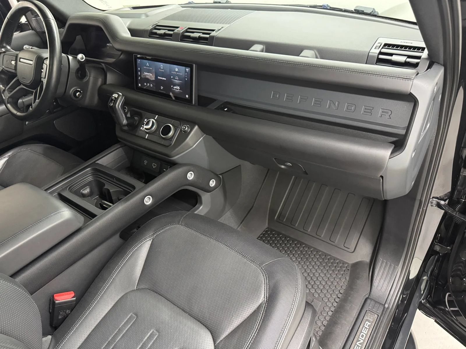 Used 2021 Land Rover Defender 110 X-Dynamic HSE AWD/4WD image 12