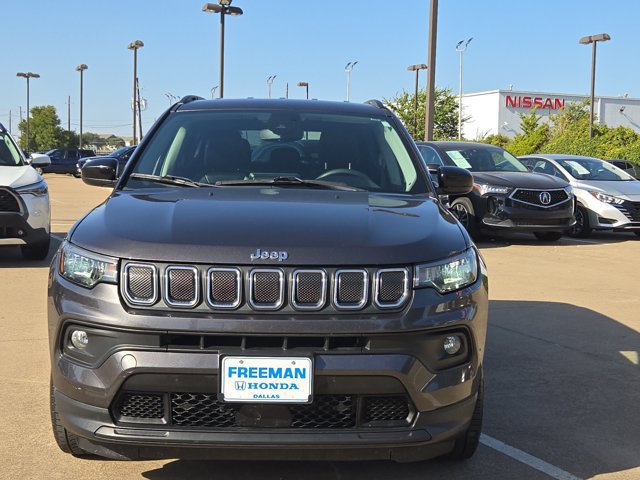 Used 2022 Jeep Compass Latitude AWD/4WD image 2