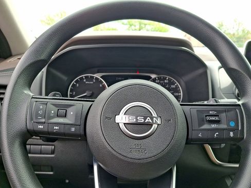 Used 2023 Nissan Rogue SV FWD image 16