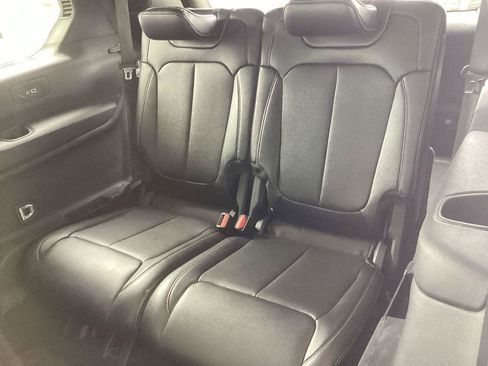 Used 2024 Jeep Grand Cherokee L Limited w/ Luxury Tech Group II AWD/4WD image 16