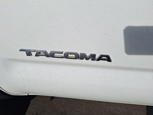 Used 2014 Toyota Tacoma PreRunner image 15
