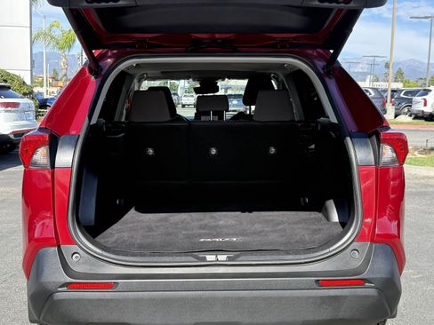 Used 2019 Toyota RAV4 XLE w/ Convenience Package image 10