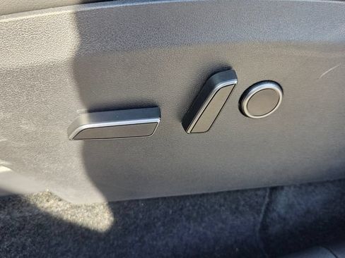 Used 2024 Tesla Model Y Long Range RWD image 18