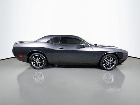 Used 2019 Dodge Challenger SXT image 3