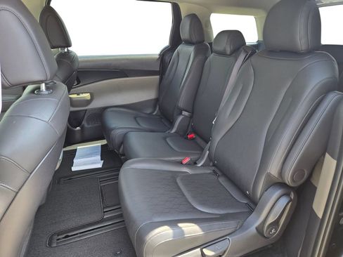 Certified 2026 Kia Carnival LXS FWD image 18