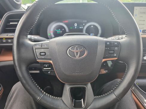 Used 2025 Toyota Crown Signia w/ Advanced Technology Package AWD/4WD image 13