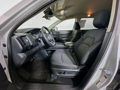 Used 2025 Nissan Pathfinder SV FWD image 13
