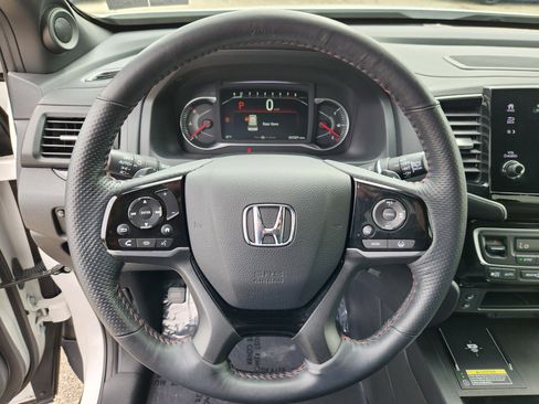 Certified 2024 Honda Passport Black Edition image 9