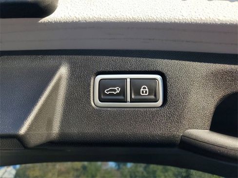 Used 2022 Kia Sorento EX w/ Panoramic Sunroof Package image 10