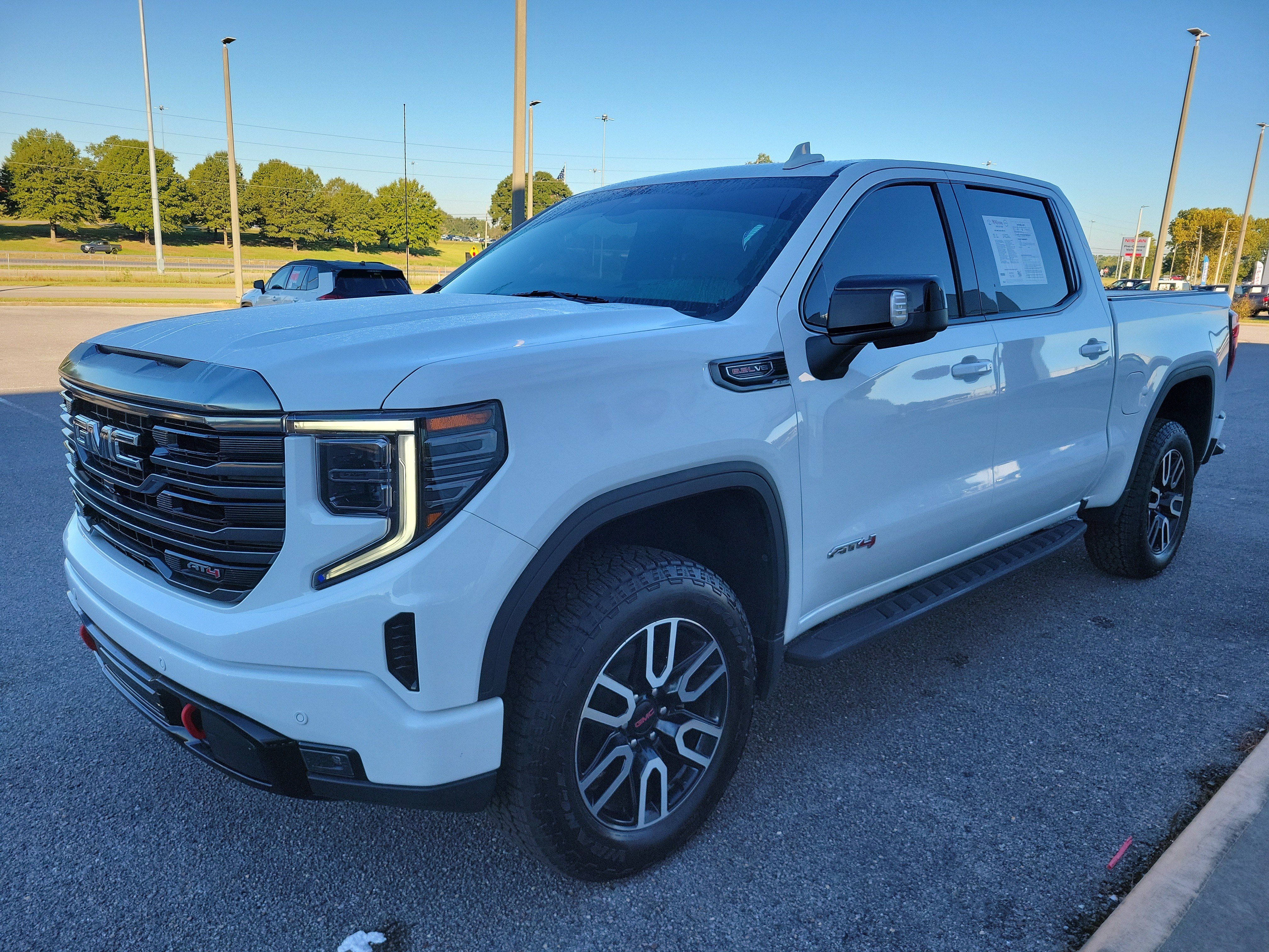 Used 2023 GMC Sierra 1500 AT4 w/ AT4 Premium Package AWD/4WD image 3