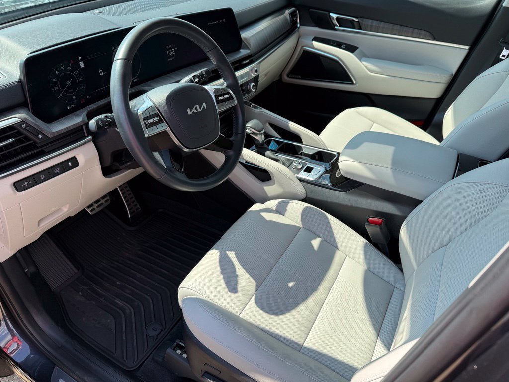 Used 2025 Kia Telluride SX w/ SX Captain's Chair Package FWD image 8