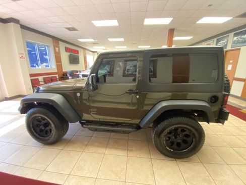 Used 2016 Jeep Wrangler Sport AWD/4WD image 2