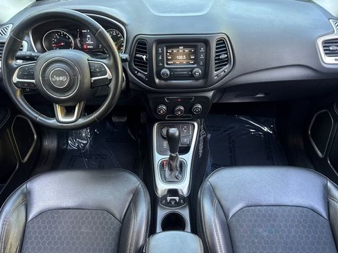 Used 2018 Jeep Compass Latitude AWD/4WD image 16