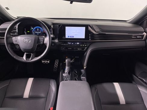 Used 2025 Toyota Camry SE FWD image 14