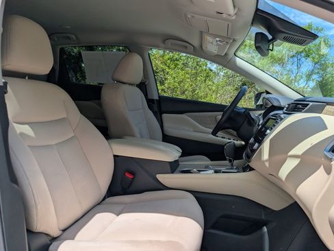 Used 2020 Nissan Murano SV image 19