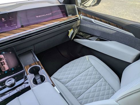 New 2026 Cadillac Escalade Platinum Sport AWD/4WD image 18