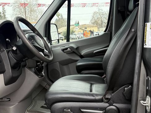 Used 2018 Mercedes-Benz Sprinter 2500 image 13