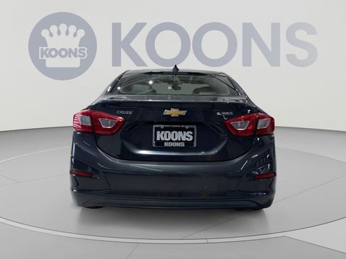 Used 2018 Chevrolet Cruze Premier FWD image 10