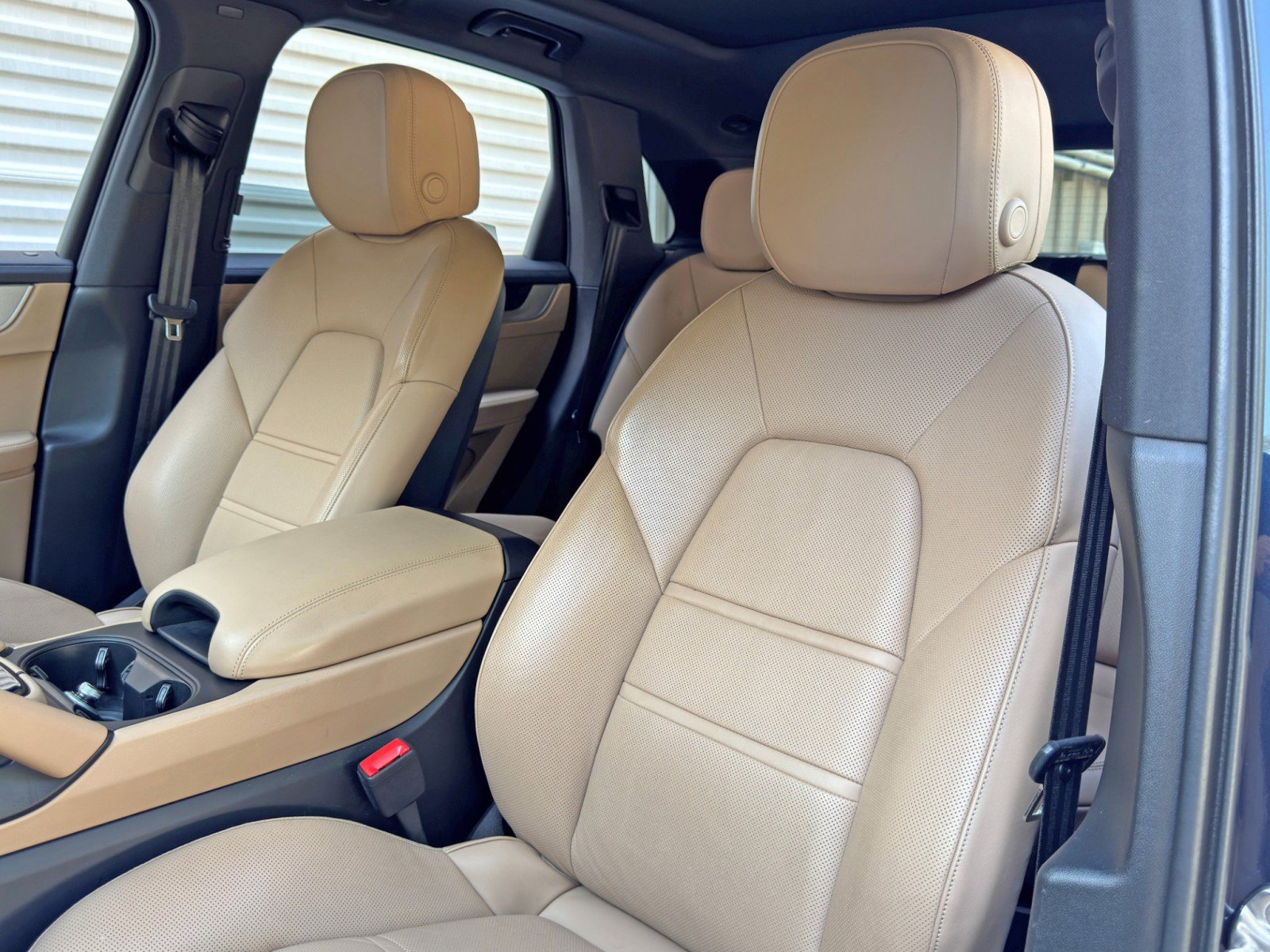 Used 2024 Porsche Cayenne AWD/4WD image 41