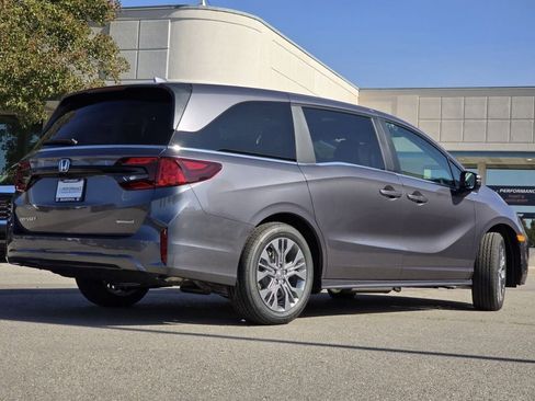 New 2026 Honda Odyssey Touring image 8