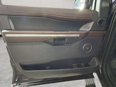 Used 2024 Ford Expedition Limited image 31