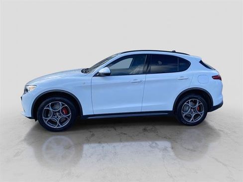 Used 2022 Alfa Romeo Stelvio Ti image 2