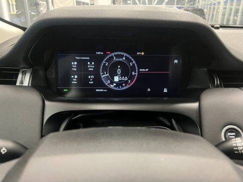 Used 2020 Land Rover Discovery Sport SE image 27