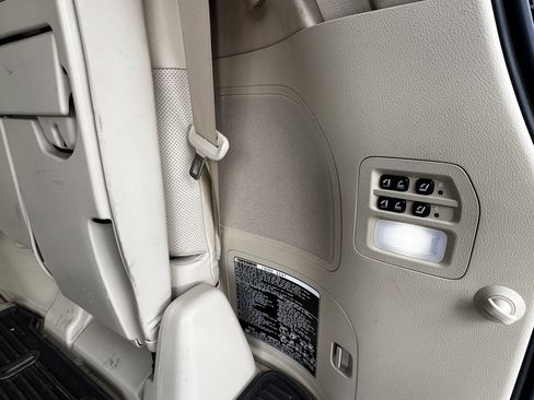 Used 2021 Lexus LX 570 4WD w/ 3rd Row & Luxury Pkg image 51