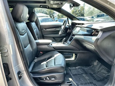 Used 2023 Cadillac XT6 Premium Luxury image 13
