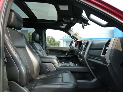 Used 2020 Ford Expedition XLT w/ Equipment Group 202A AWD/4WD image 14