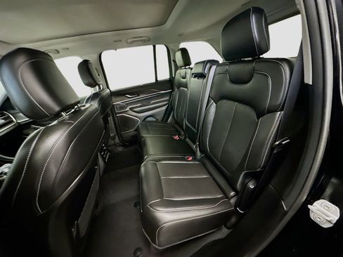 Used 2023 Jeep Grand Cherokee 4WD 4xe w/ Luxury Tech Group II image 30