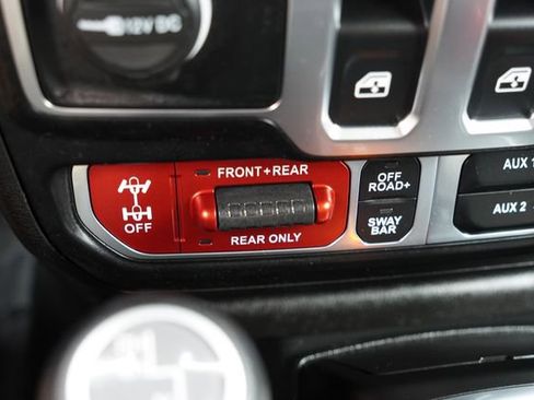 Used 2024 Jeep Wrangler Rubicon w/ Convenience Group AWD/4WD image 27