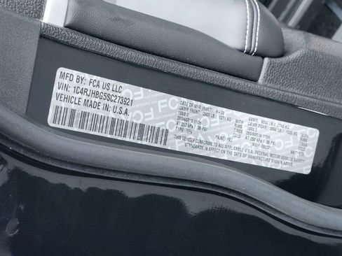 Used 2025 Jeep Grand Cherokee Limited w/ Luxury Tech Group II image 35