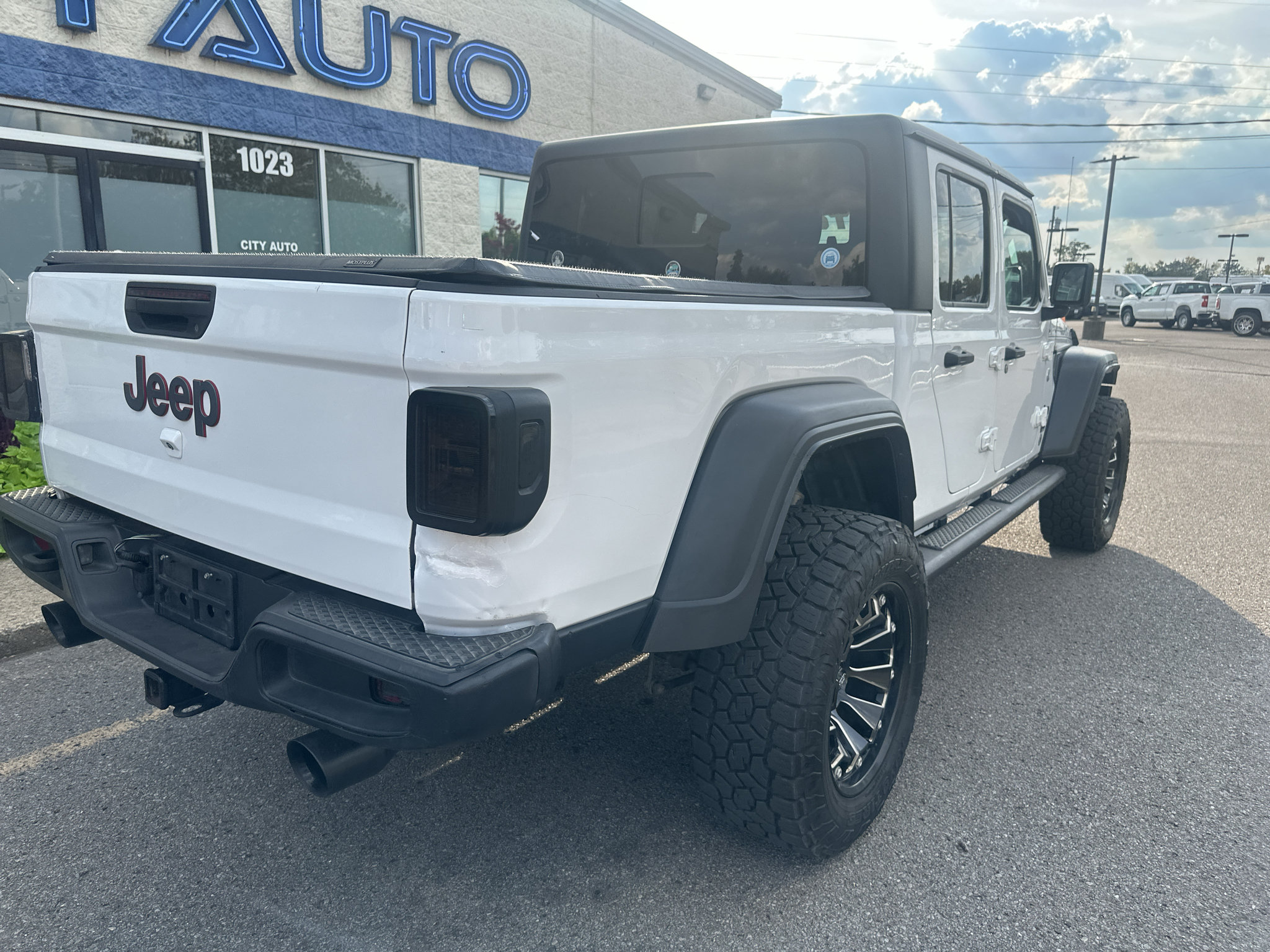 Used 2020 Jeep Gladiator Sport w/ Quick Order Package 24S AWD/4WD image 4