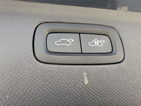 Used 2023 Volvo XC90 B6 Plus w/ Protection Package Premier image 28