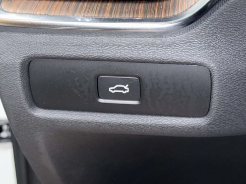 Used 2025 Volvo V60 B5 Cross Country Plus AWD/4WD image 27